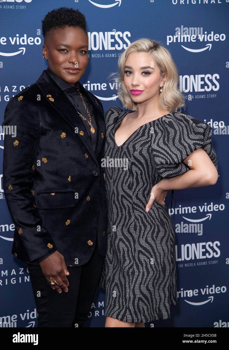 Londra, Regno Unito. 8 novembre 2021. Nicola Adams ed Ella Baig partecipano alla proiezione esclusiva di Lioness: The Nicola Adams Story presso Sea Containers di Londra. (Foto di Gary Mitchell/SOPA Images/Sipa USA) Credit: Sipa USA/Alamy Live News Foto Stock