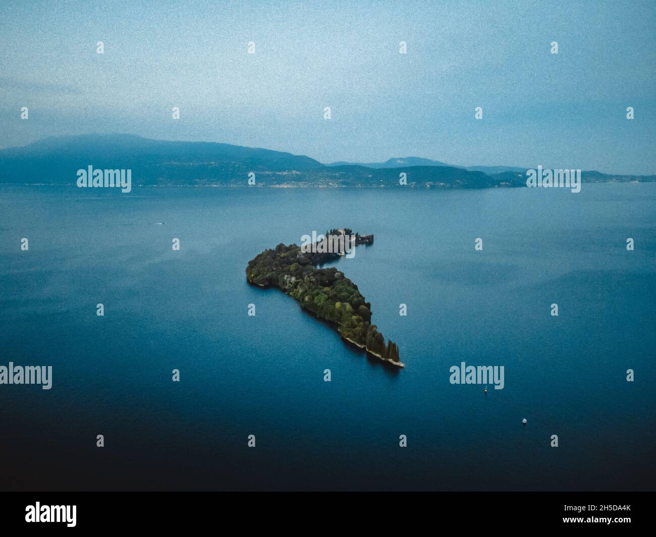 una splendida vista sul lago di garda Foto Stock