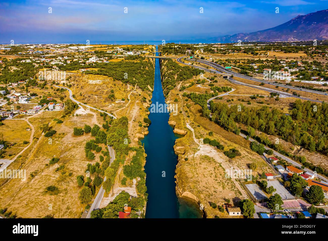 Korinth Kanal in Griechenland aus der Luft | Corinth Canal dall'alto Foto Stock