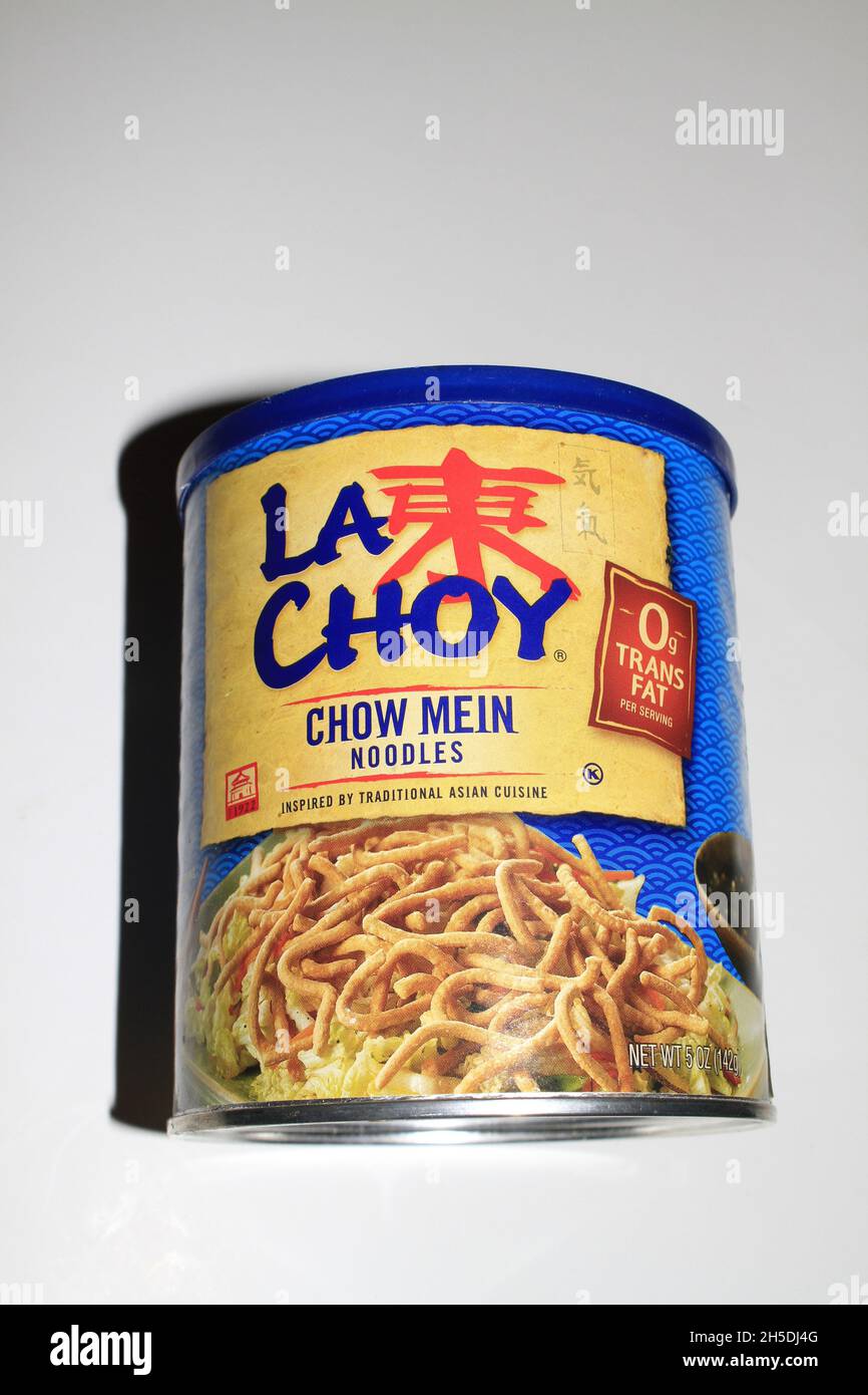 LA CHOY Chow Mein ha girato primo piano che è luminoso e colorato in Kansas Foto Stock