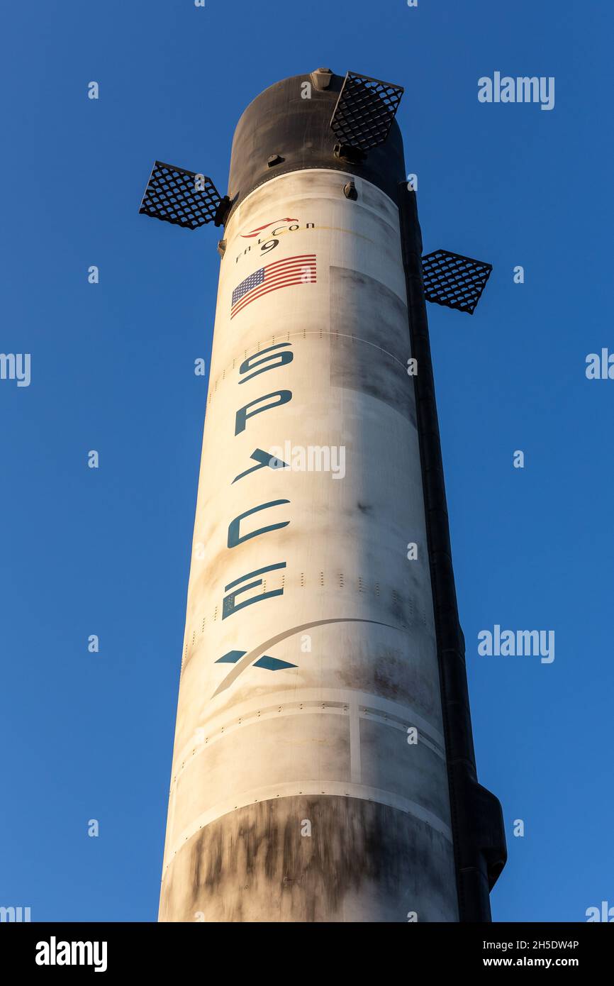 Dubai, Emirati Arabi Uniti, 27.10.2021. Falcon 9 Space X, veicolo di lancio a sollevamento medio riutilizzabile da due stadi ad orbita esposto all'Expo 2020 di Dubai. Foto Stock