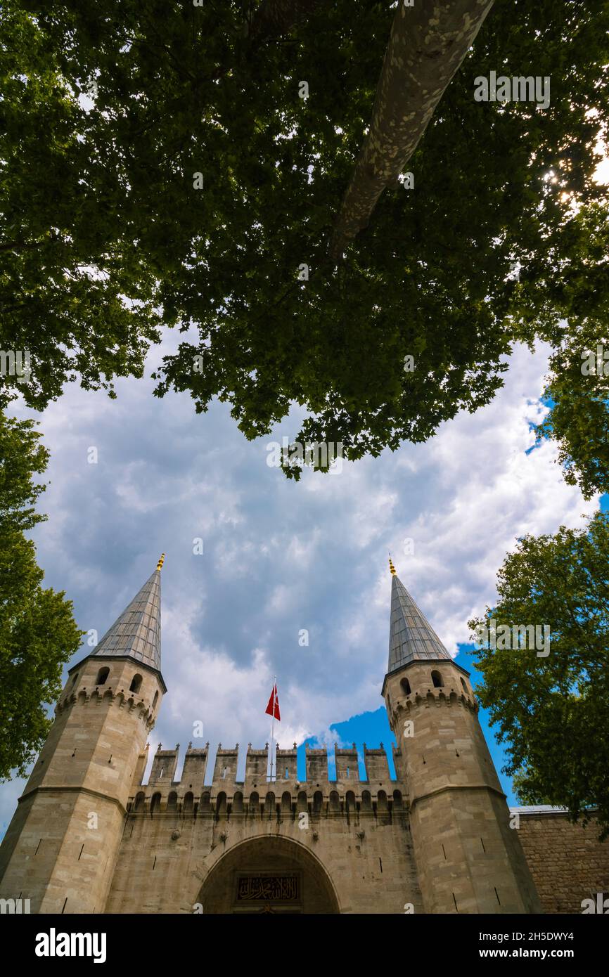 Palazzo Topkapi, l'entrata principale del Palazzo Topkapi a Istanbul. Turismo in Turchia. Viaggio in Turchia foto di sfondo. Foto Stock