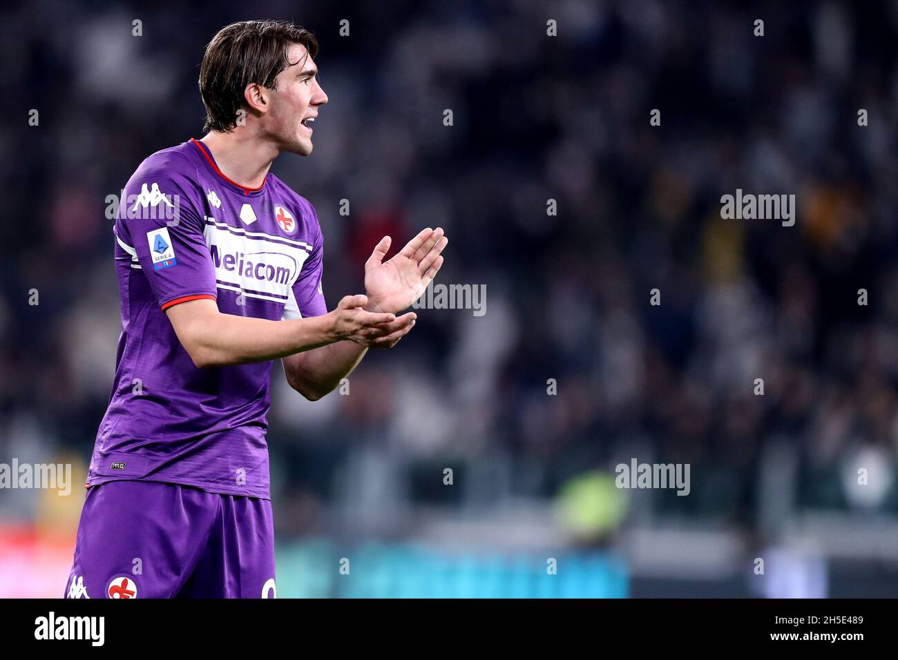 Dusan Vlahovic di ACF Fiorentina si accanita durante la serie A match tra Juventus FC e ACF Fiorentina. Foto Stock