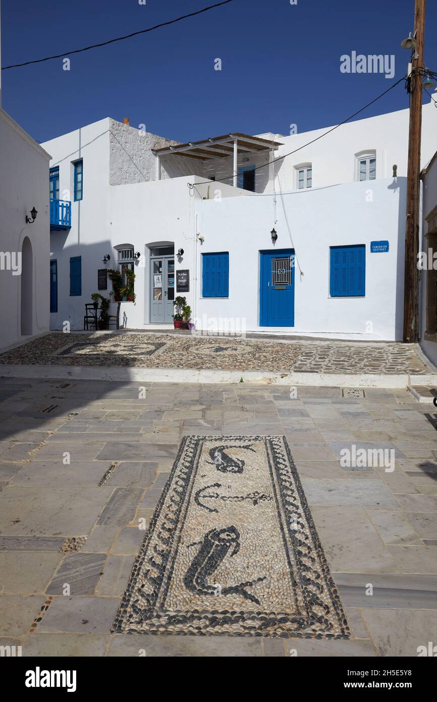 Vicolo tradizionale nel villaggio di Plaka, isola di Milos, Grecia Foto Stock