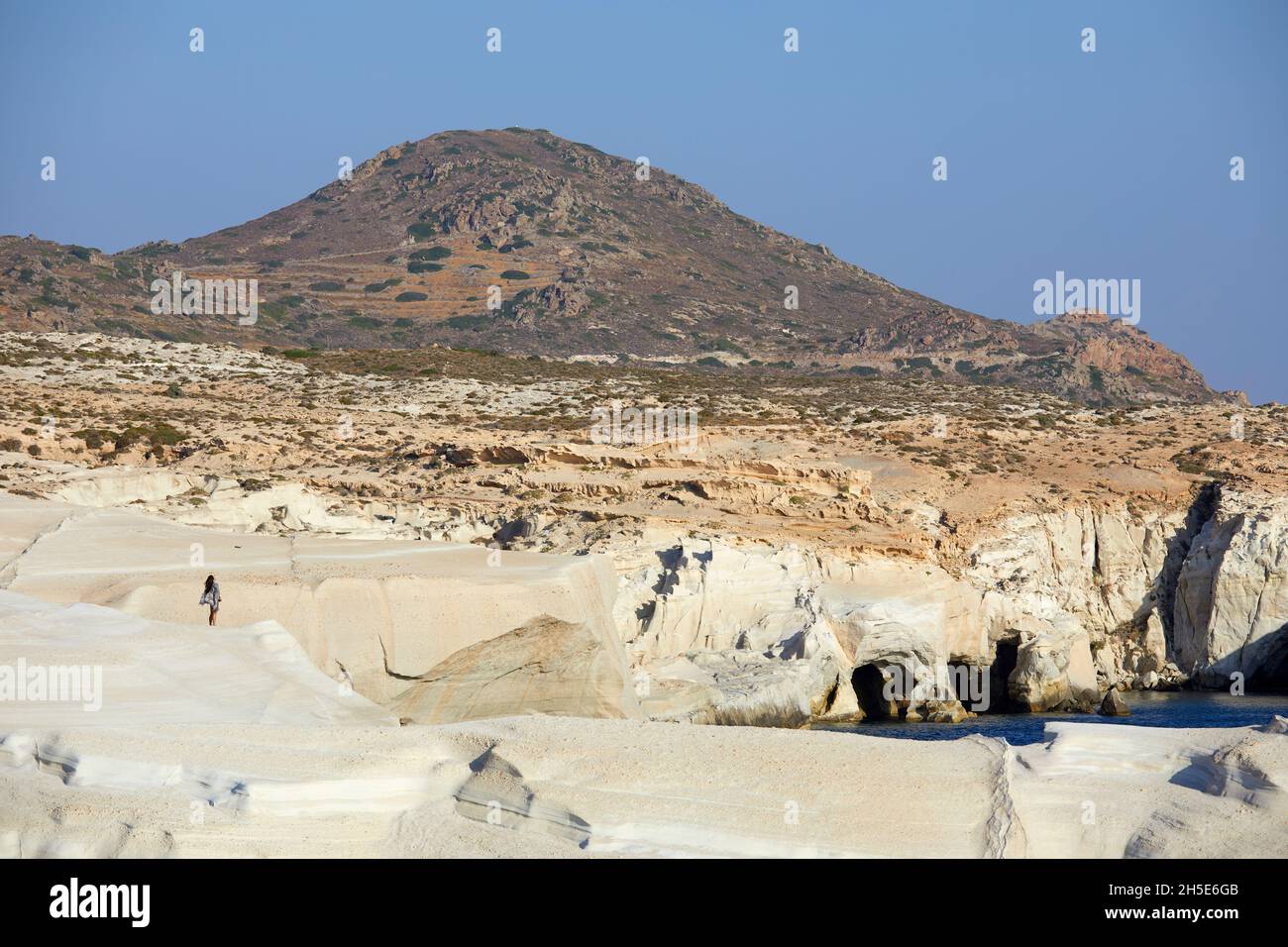 Le bianche scogliere di Sarakiniko Beach, Milos, Grecia Foto Stock