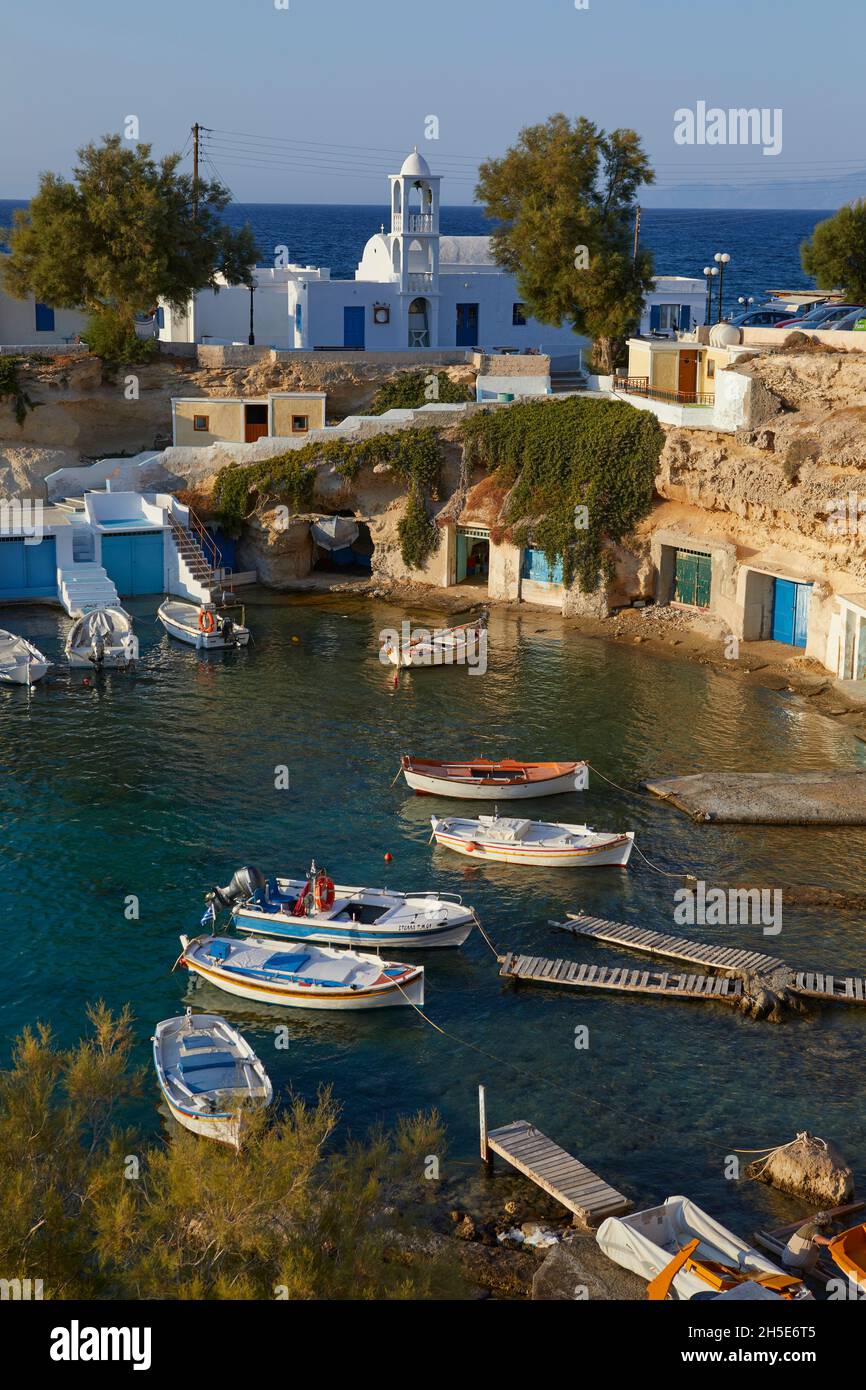 Il pittoresco villaggio di pescatori di Mandrakia, Milos, Grecia Foto Stock