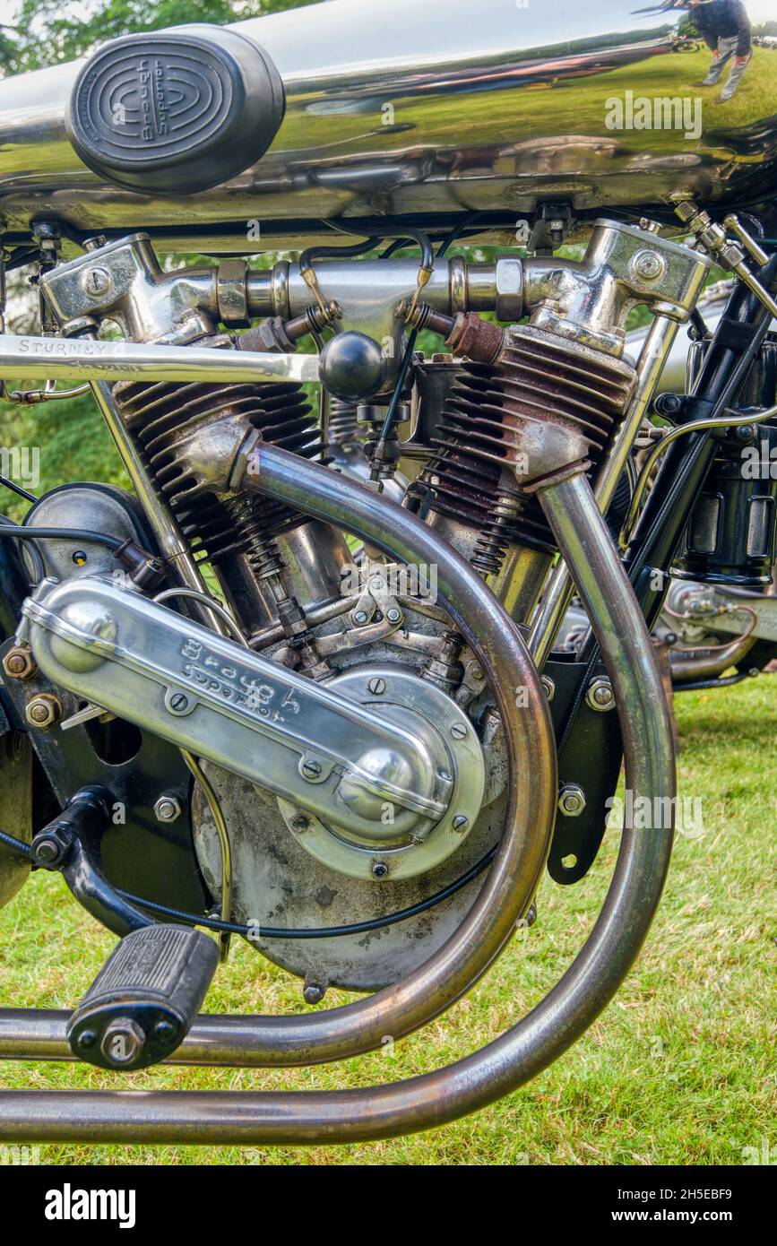 Oxfordshire, Regno Unito - 15 agosto 2021: Un primo piano di un motore per motociclette Brough Superior preso al rally annuale del club presso la Middle Aston House Foto Stock