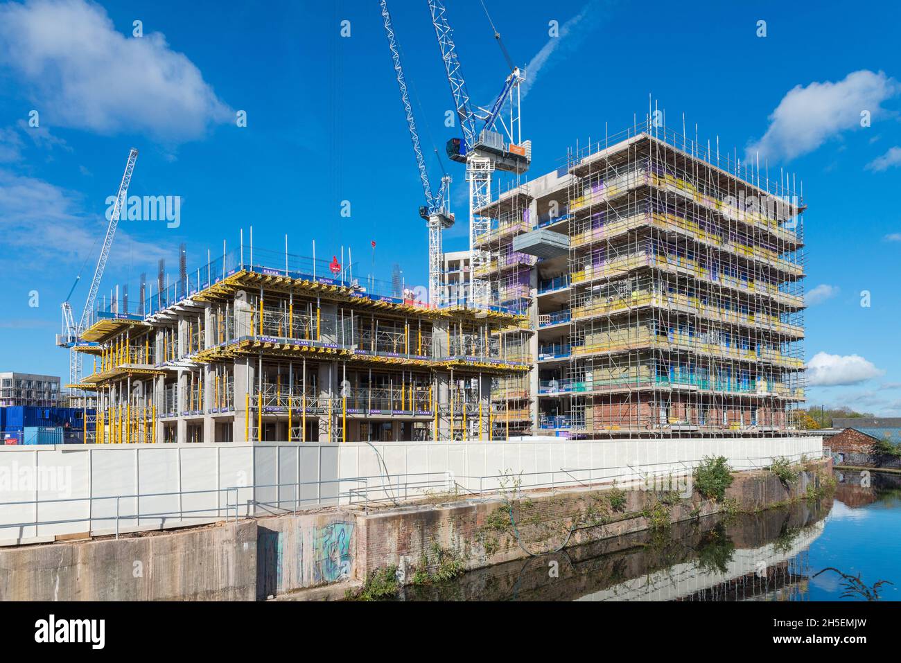 Grande nuovo sviluppo di case in brownfield a Soho Wharf a Birmingham di 750 nuove case e appartamenti da Galliard Homes e Apsley House Capital Foto Stock