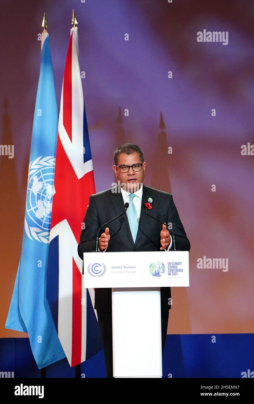 Il presidente della COP 26, Alok Sharma, interviene sul palco durante il vertice Cop26 presso lo Scottish Event Campus (SEC) di Glasgow per l'apertura dell'evento Gender Day. Data foto: Martedì 9 novembre 2021. Foto Stock