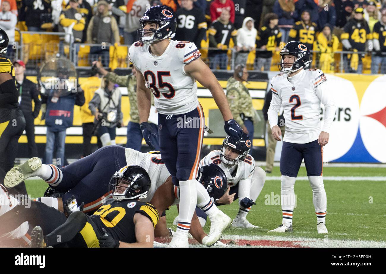 Pittsbugh, Stati Uniti. 9 novembre 2021. Chicago Bears kicker Cairo Santos (2) guarda come il suo 65 yard campo obiettivo tentativo cade a corto dando il Pittsburgh Steelers la vittoria 29-27 a Heinz Field il Lunedi, 8 novembre 2021. Foto di Archie Carpenter/UPI Credit: UPI/Alamy Live News Foto Stock