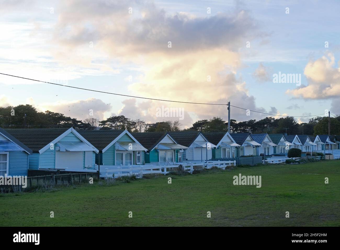 I Dunster Chalets sono chiusi per l'inverno. Foto Stock