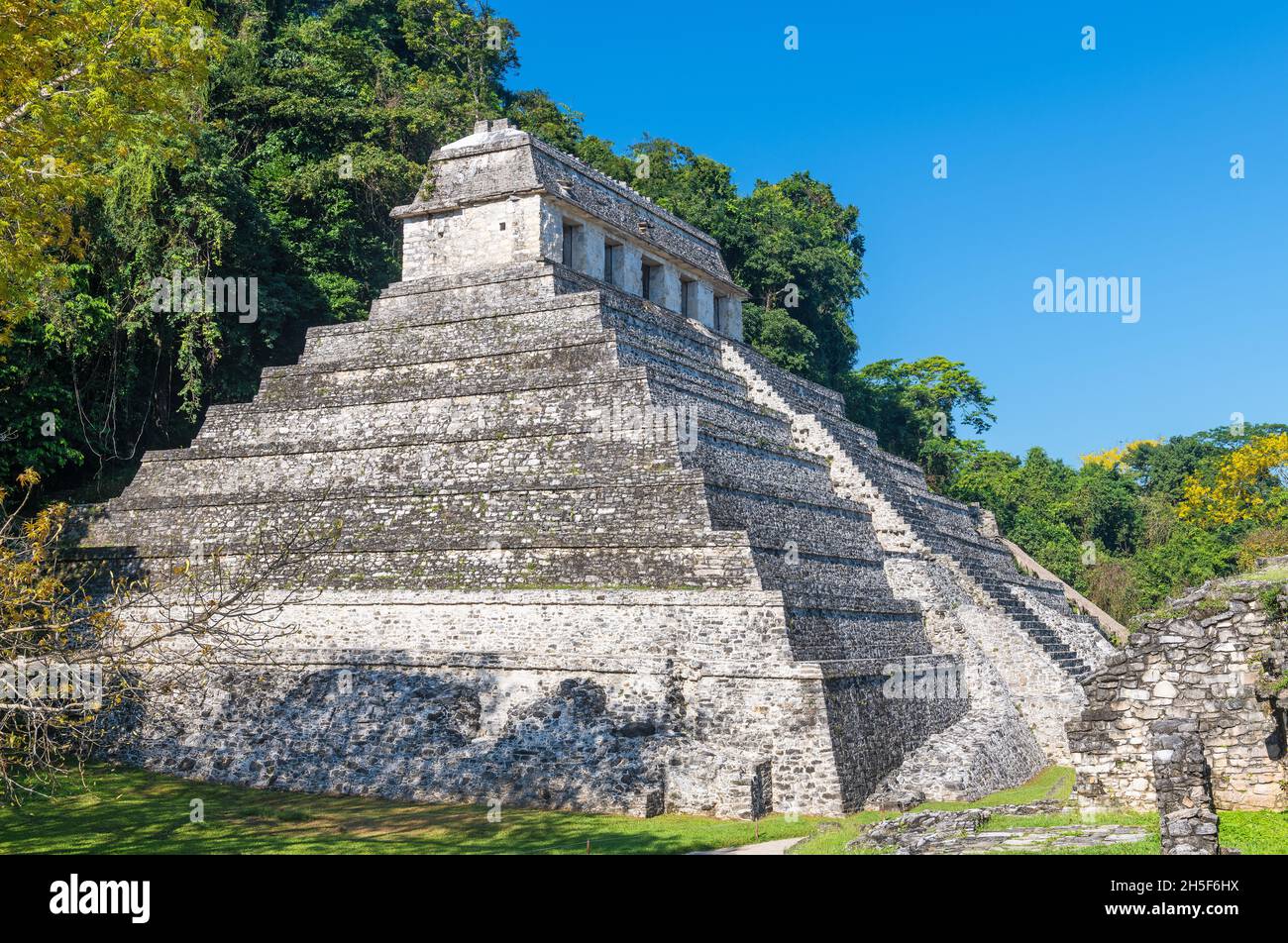 Tempio Maya di iscrizioni piramide e tomba di re Pakal, Palenque, Chiapas, Messico. Foto Stock