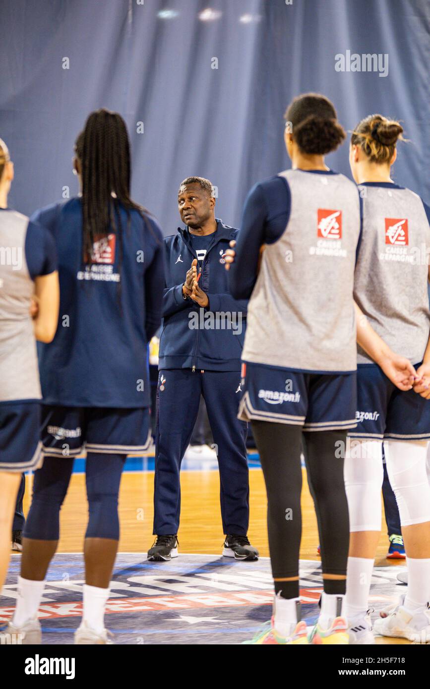 Jean Aime Toupane, allenatore di Francia durante la formazione femminile francese il 9 novembre 2021 presso l'INSEP di Parigi, Francia - Foto: Melanie Laurent/DPPI/LiveMedia Foto Stock