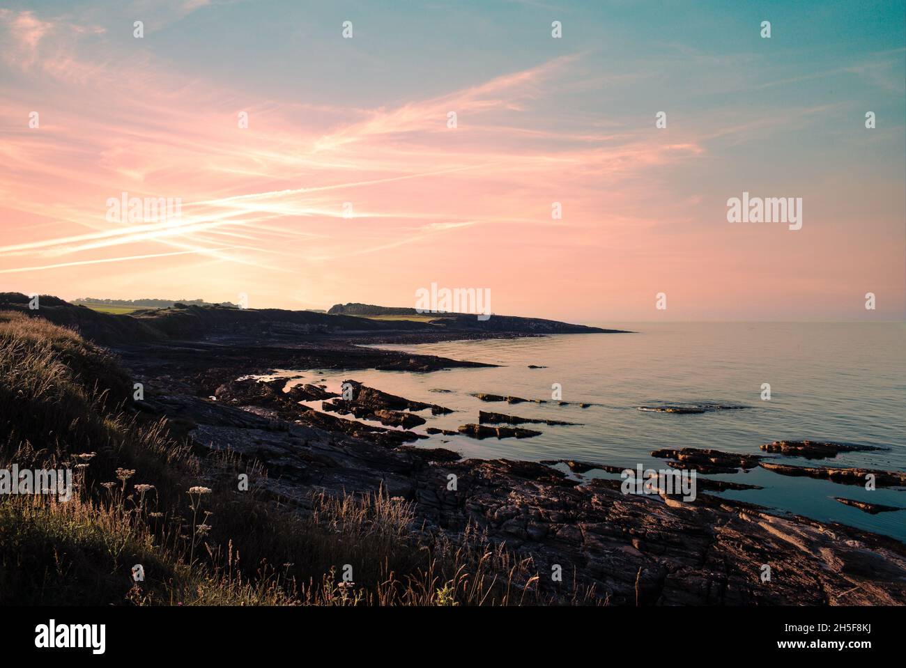 Incredibile tramonto sulla costa con splendide viste Foto Stock