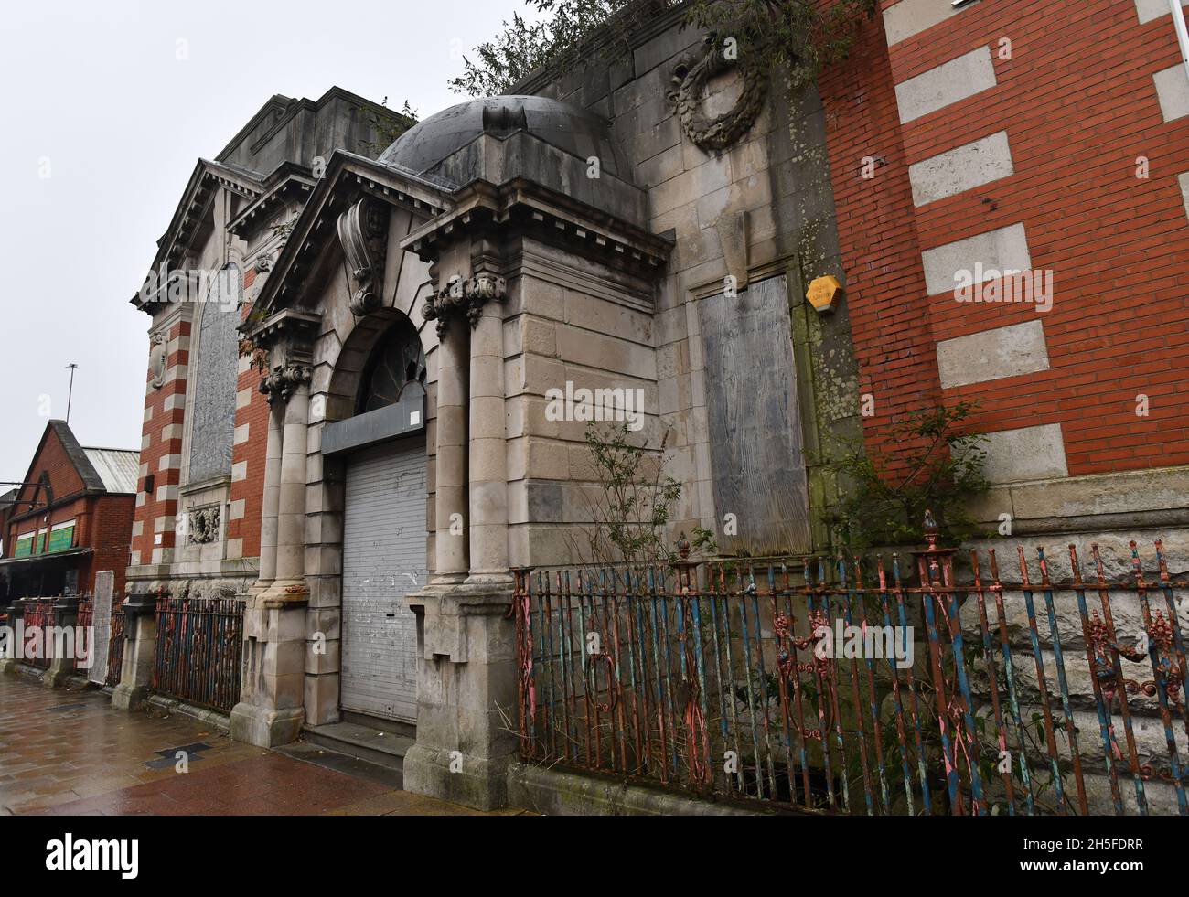 Crumpsall e Cheetham Hill Library in condizioni dilapidate Cheetham Hill, Greater Manchester, Lancashire, Gran Bretagna Foto Stock