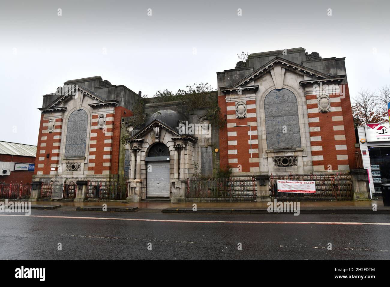 Crumpsall e Cheetham Hill Library in condizioni dilapidate Cheetham Hill, Greater Manchester, Lancashire, Gran Bretagna Foto Stock