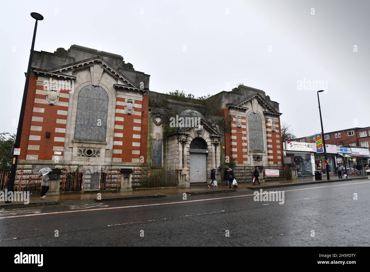 Crumpsall e Cheetham Hill Library in condizioni dilapidate Cheetham Hill, Greater Manchester, Lancashire, Gran Bretagna Foto Stock