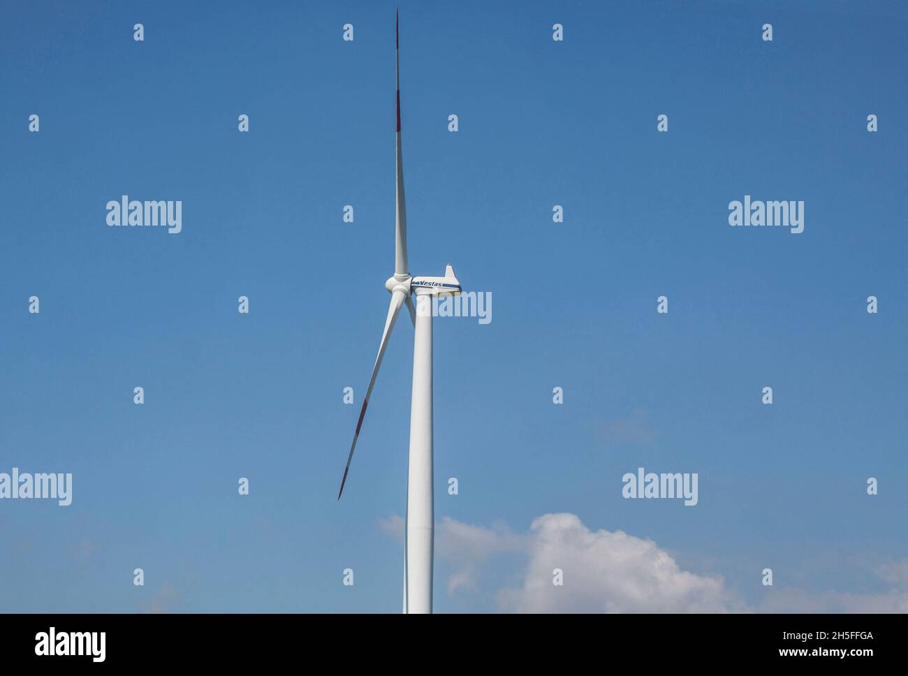 Turbine eoliche per una fonte di energia popolare e verde sostenibile Foto Stock