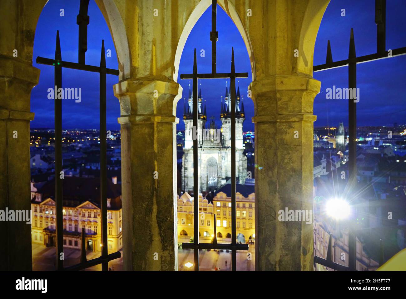 Praga vista dall'alto. Praga Rooftops.PRAGUE, REPUBBLICA CECA, OTTOBRE 2021 Foto Stock