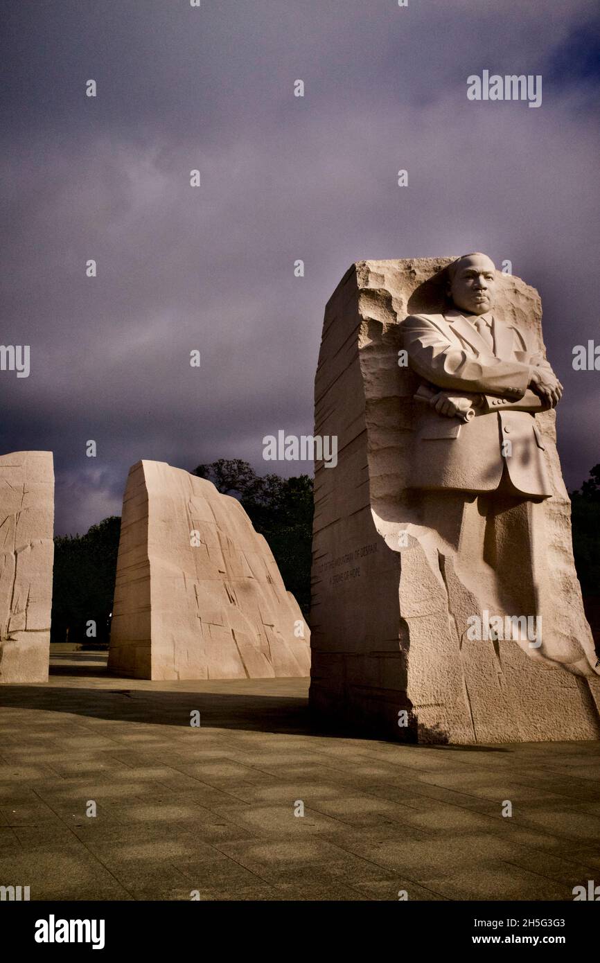 Martin Luther King Memorial, Washington D.C., scultura completa di MLK con drammatica luce a scaffale. Foto Stock