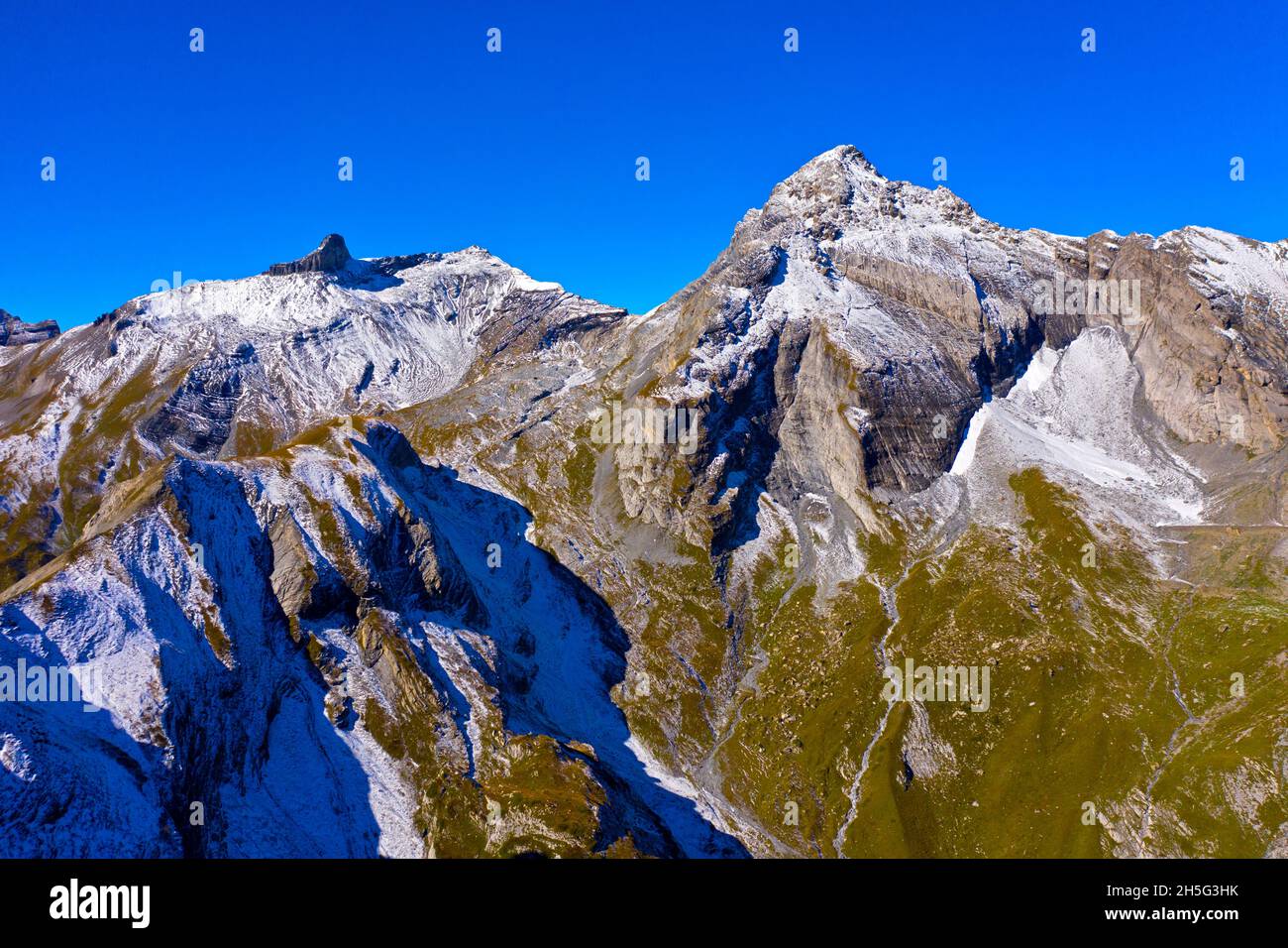 Cime Tete seri, a sinistra, e Dent Favre, testa valle del Préde Bougnonne alpeggio, Alpi Bernesi, Ovronnaz, Vallese, Svizzera Foto Stock