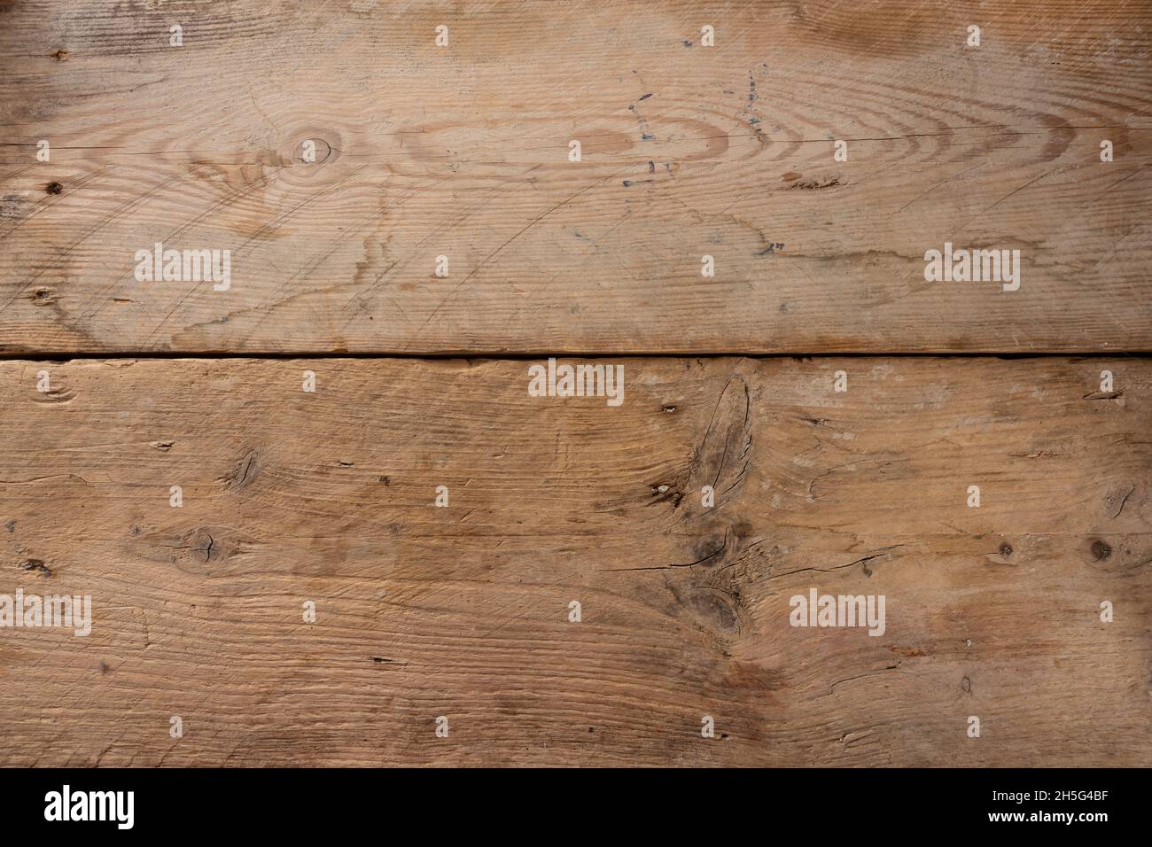 tavole rustiche in legno con graffi e macchie come full frame sfondo texture, spazio copia Foto Stock