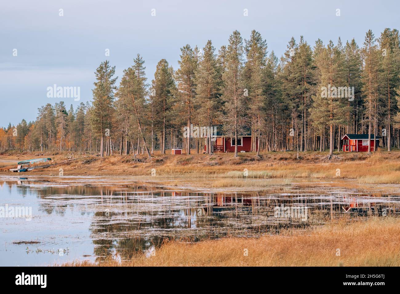 Casa di campagna sul lago in Finlandia. Foto Stock