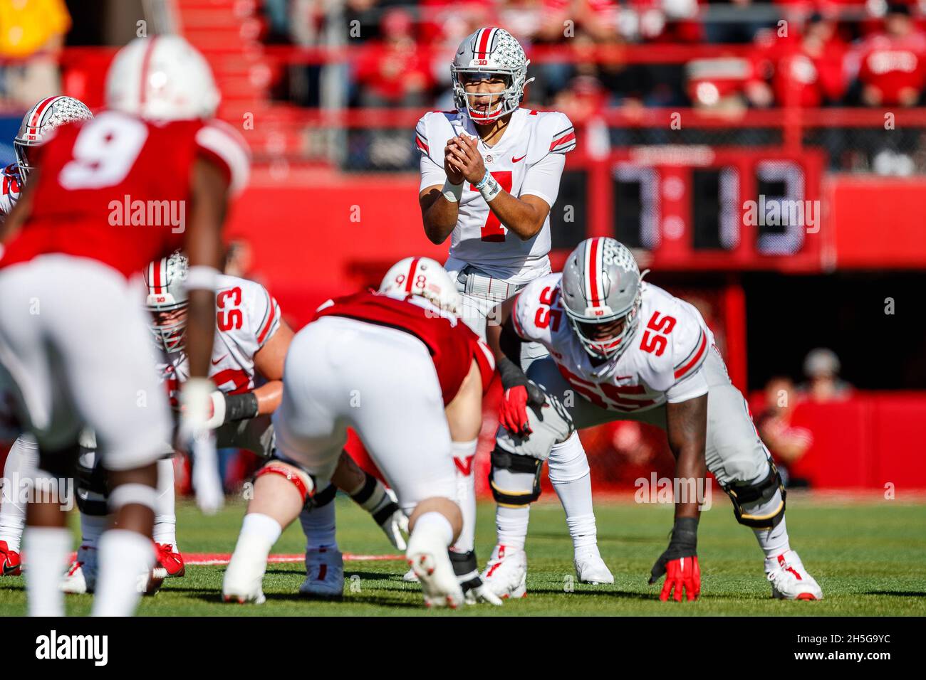 Lincoln, Nebraska. Stati Uniti 6 novembre 2021. Ohio state Buckeyes quarterback C.J. Stroud #7 in azione durante una partita di football della NCAA Division 1 tra gli Ohio state Buckeyes e i Nebraska Cornhuskers al Memorial Stadium di Lincoln, Nebraska. Ohio state Won 26-17.Attendance: 84,426,81st consecutive sellout.Michael Spomer/Cal Sport Media/Alamy Live News Foto Stock