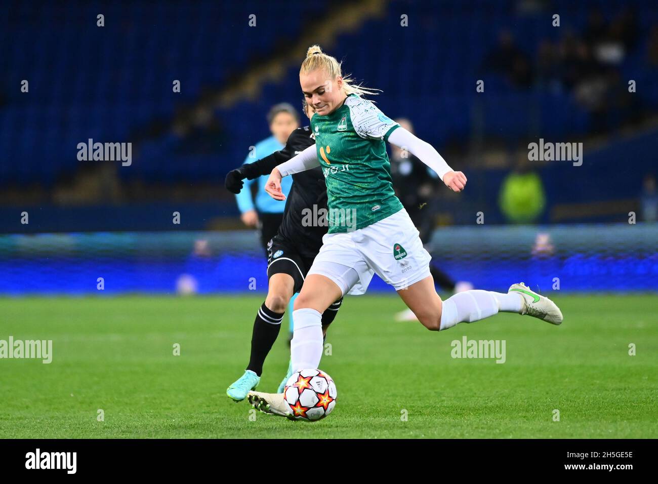 KHARKIV, UCRAINA - 8 NOVEMBRE 2021: La partita Women Champions League WFC Kharkiv vs WFC Breidablik Foto Stock