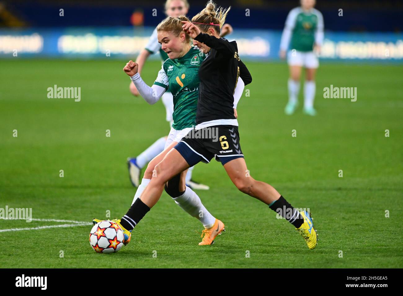 KHARKIV, UCRAINA - 9 NOVEMBRE 2021: La partita Women Champions League WFC Kharkiv vs WFC Breidablik Foto Stock