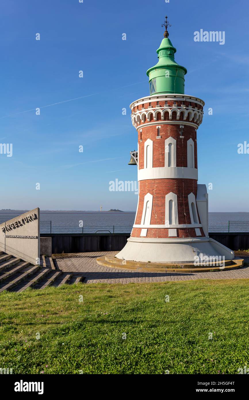 La luce di Caesar Lock East, nel volgare chiamato „Pingelturm” a Bremerhaven in Germania Foto Stock