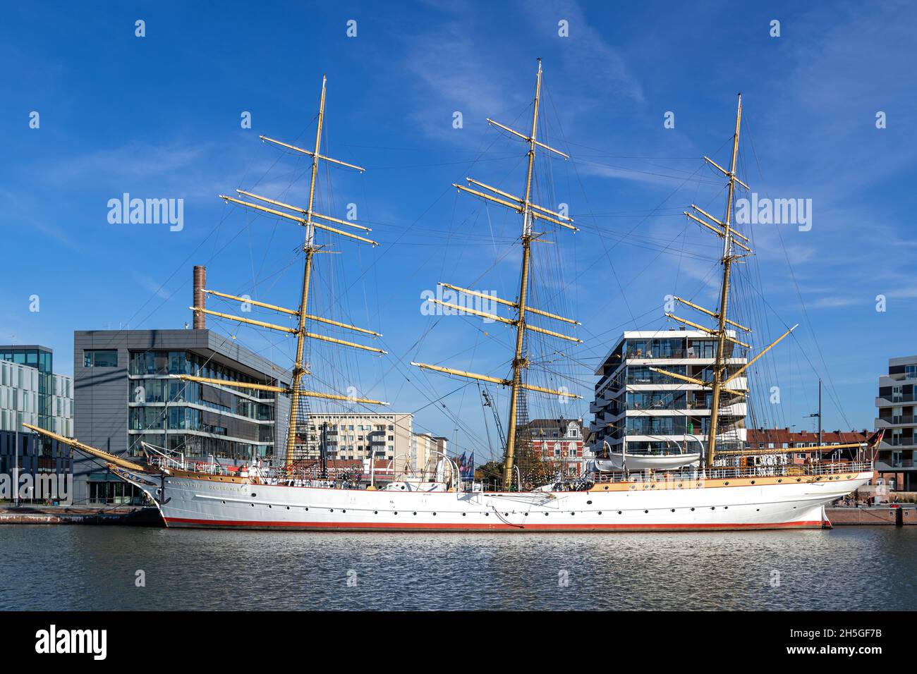 SCHULSCHIFF DEUTSCHLAND, una nave tedesca per l'allenamento a vela a pieno titolo, mantenuta come monumento storico e nave museo nel porto di Bremerhaven Foto Stock