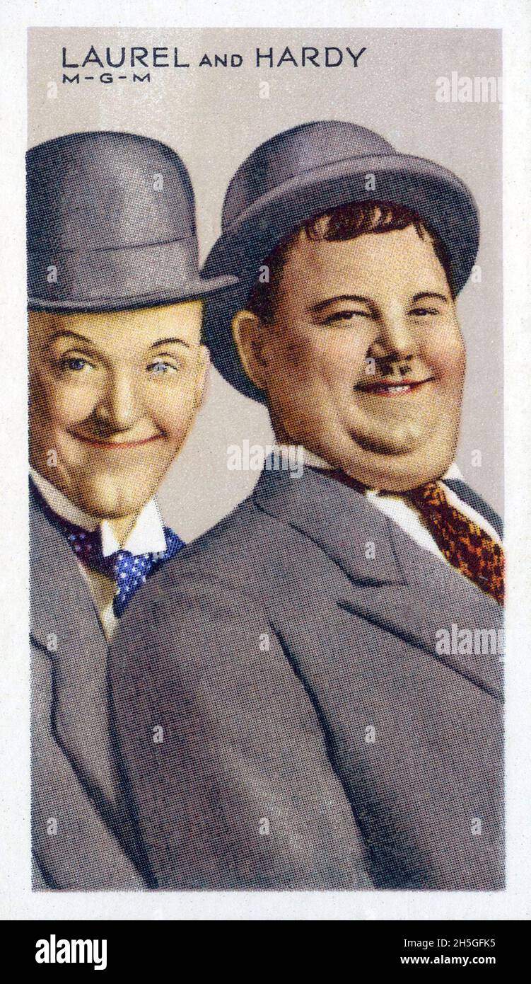 La scheda di commercio delle stelle del film di Hollywood Laurel e Hardy era parte di una serie denominata stelle dello schermo e della fase emessa come premio con le sigarette del azionamento del parco del tabacco nel Regno Unito. Foto Stock