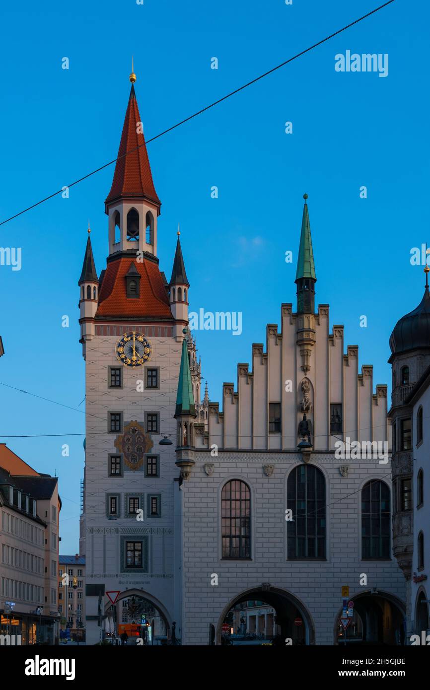 22 maggio 2019 Monaco di Baviera, Germania - Vecchio municipio (Altes Rathaus / Spielzeugmuseum) e Corte vecchia (Alter Hof) ex residenza imperiale di Luigi IV. Monaco Foto Stock