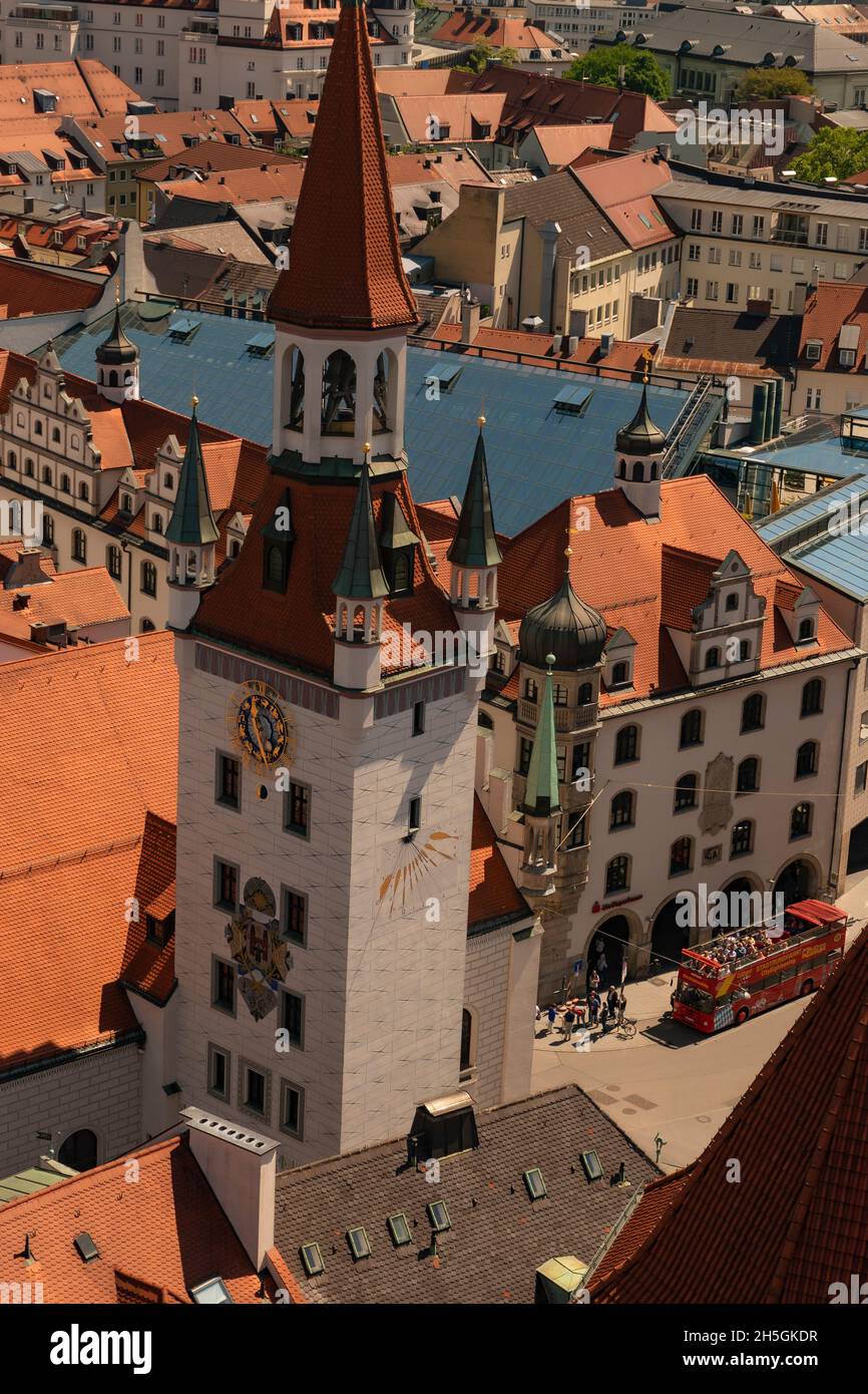 22 maggio 2019 Monaco di Baviera, Germania - Vecchio municipio (Altes Rathaus / Spielzeugmuseum) e Corte vecchia (Alter Hof) ex residenza imperiale di Luigi IV. Antenna Foto Stock