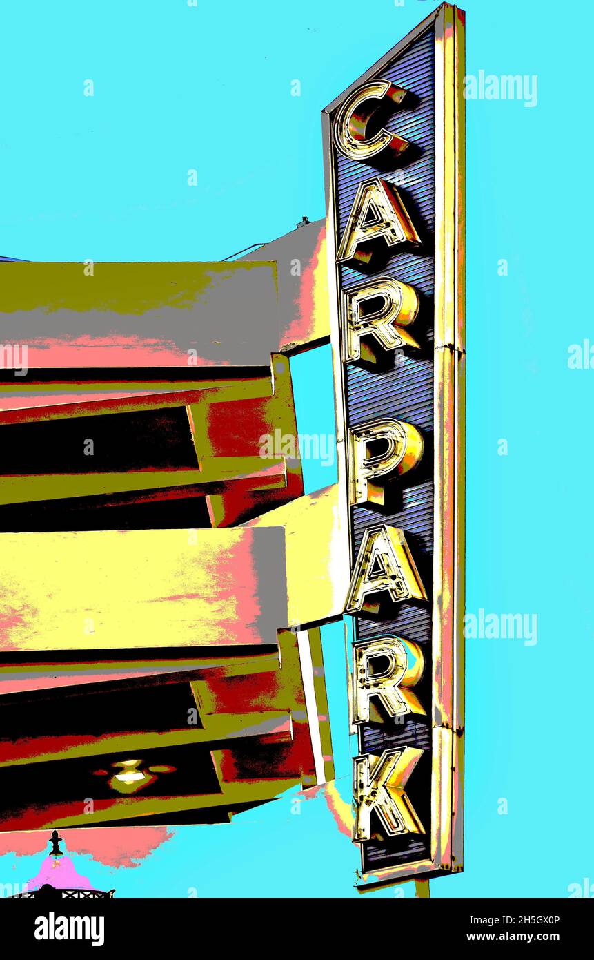 Un cartello di parcheggio retrò avvisa gli automobilisti di un parcheggio in Royal Street, 6 novembre 2021, a Mobile, Alabama. Foto Stock