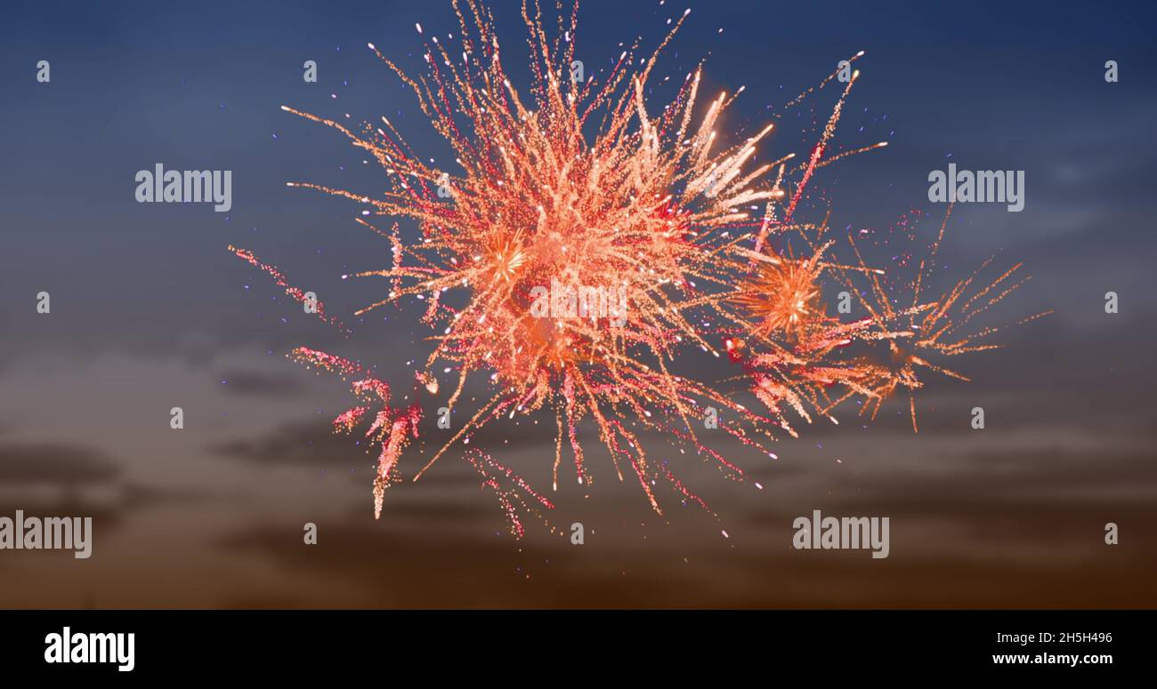 Immagine digitale di fuochi d'artificio rossi che esplodono nel cielo con le nuvole durante il tramonto Foto Stock