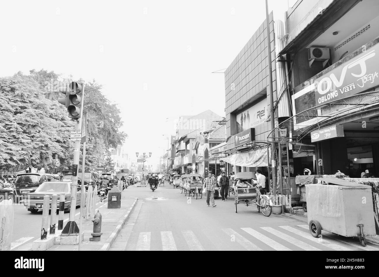 La popolare e vivace Malioboro Street, la principale via dello shopping di Yogyakarta, Central Java, Indonesia Foto Stock