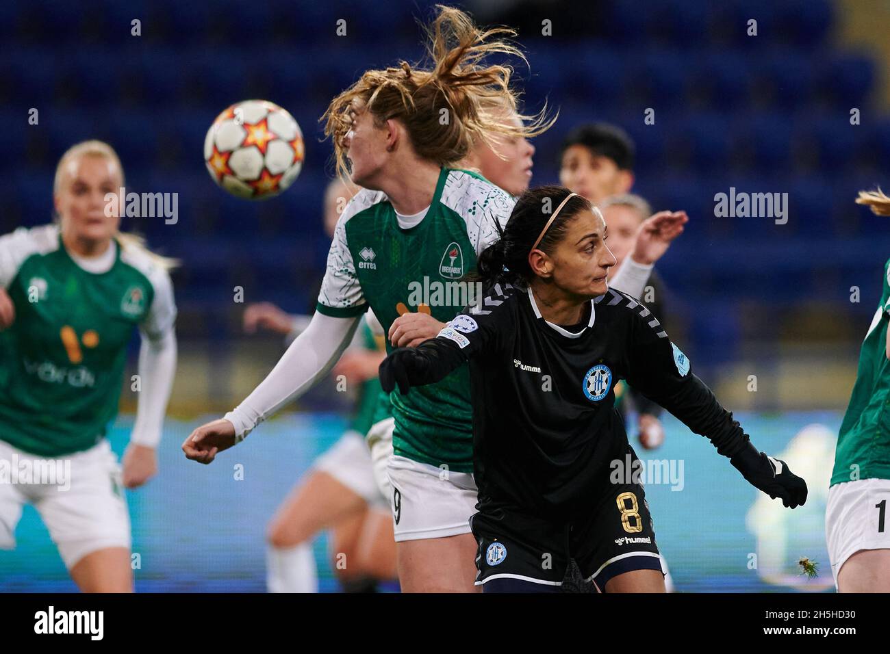 KHARKIV, UCRAINA - 9 NOVEMBRE 2021: La partita Women Champions League WFC Kharkiv vs WFC Breidablik Foto Stock