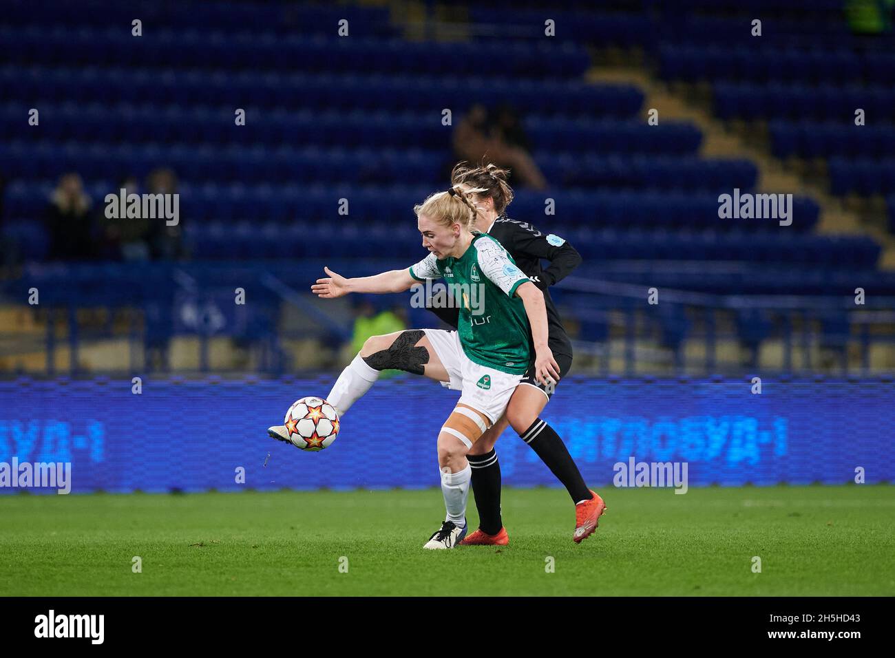 KHARKIV, UCRAINA - 9 NOVEMBRE 2021: La partita Women Champions League WFC Kharkiv vs WFC Breidablik Foto Stock
