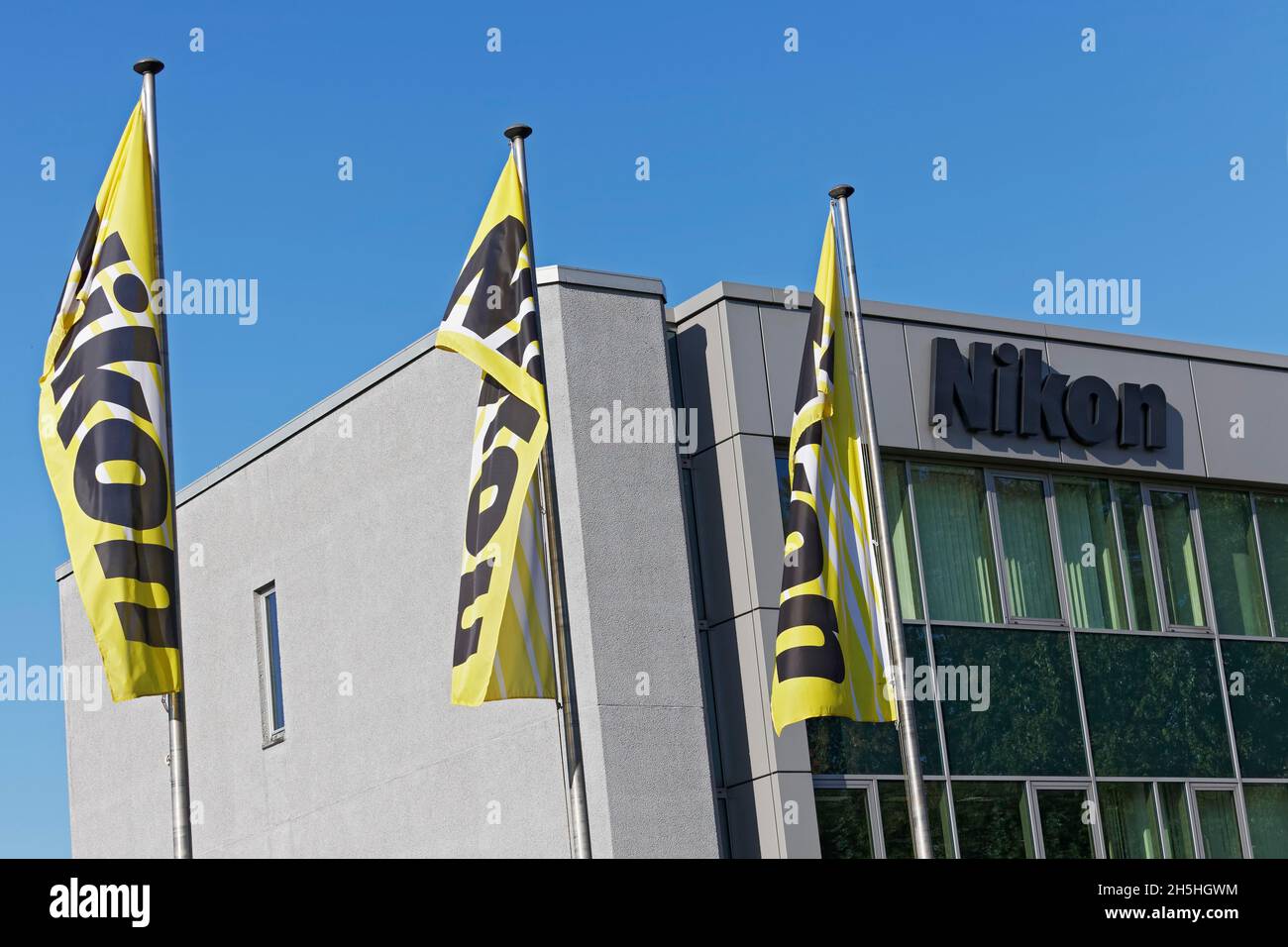 Nikon Corporation, logo sull'edificio, produttore giapponese di fotocamere e ottiche, Ratingen, Renania settentrionale-Vestfalia, Germania Foto Stock