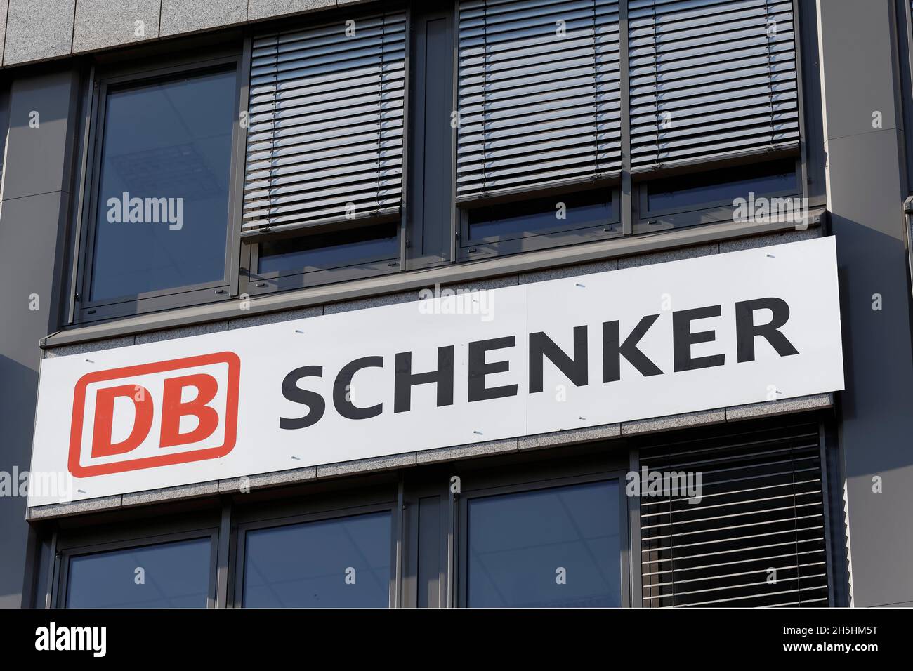 DB Schenker, logo sul fornitore di servizi di edilizia, trasporti e logistica, Ratingen, Renania settentrionale-Vestfalia, Germania Foto Stock