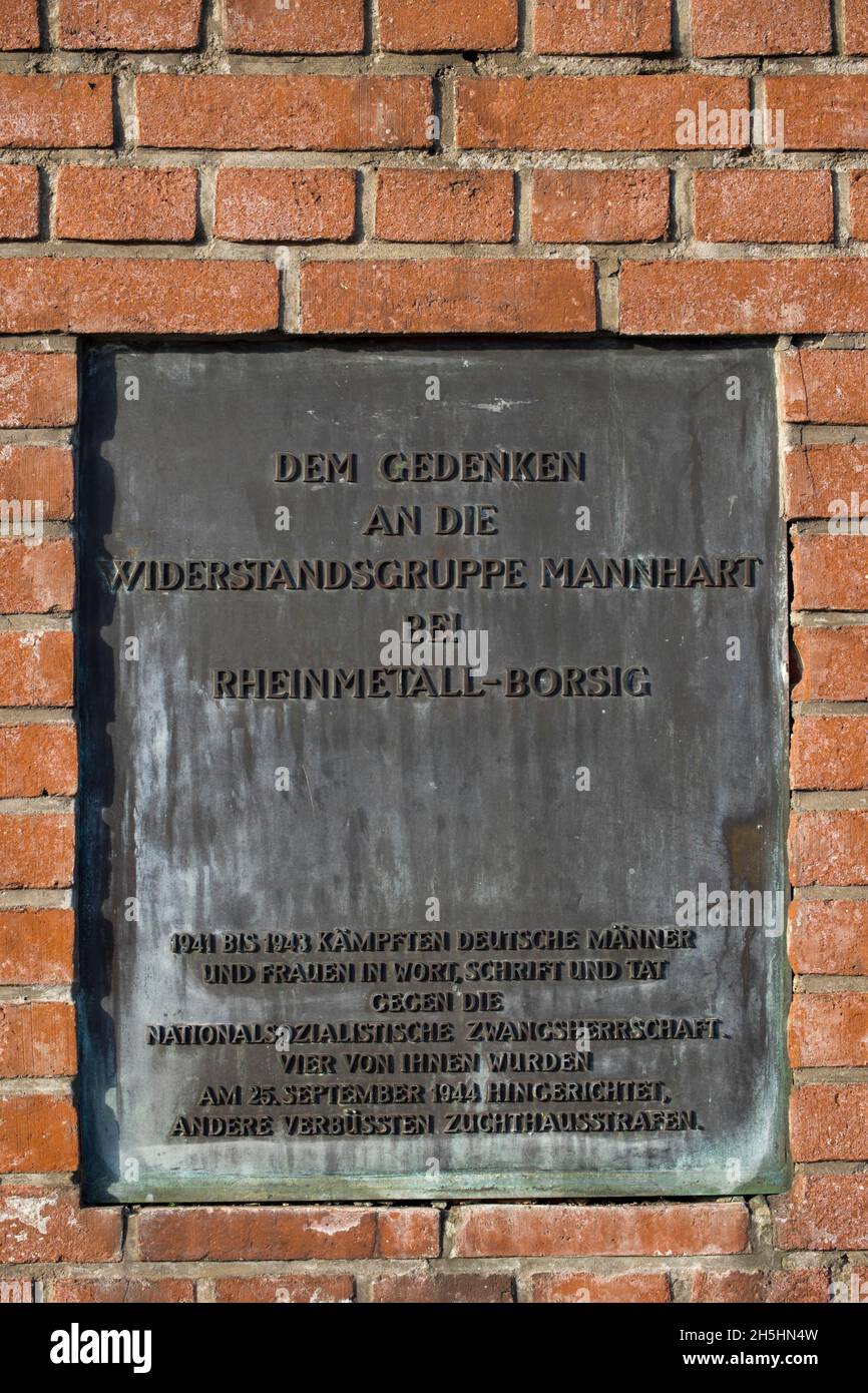 Targa commemorativa per il Mannhart Resistance Group, Borsigwerke, Tegel, Berlino, Germania Foto Stock