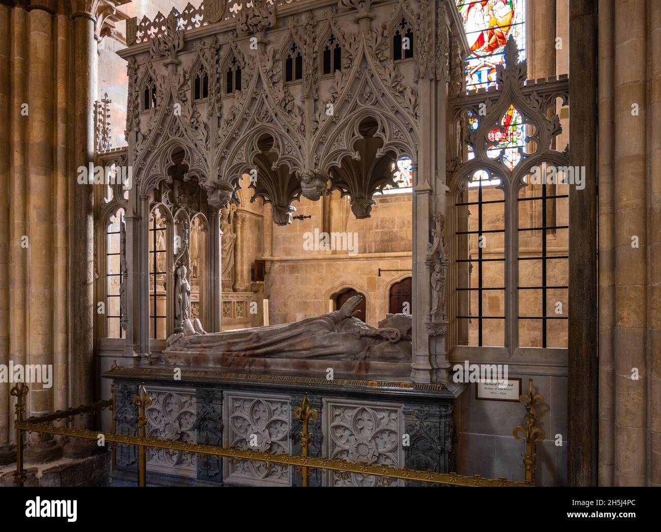 Effigie di marmo alla tomba di Richard Durnford, vescovo di Chichester 1870-95, Chichester, Regno Unito. Grazie al Decano e Capitolo della Cattedrale di Chichester. Foto Stock