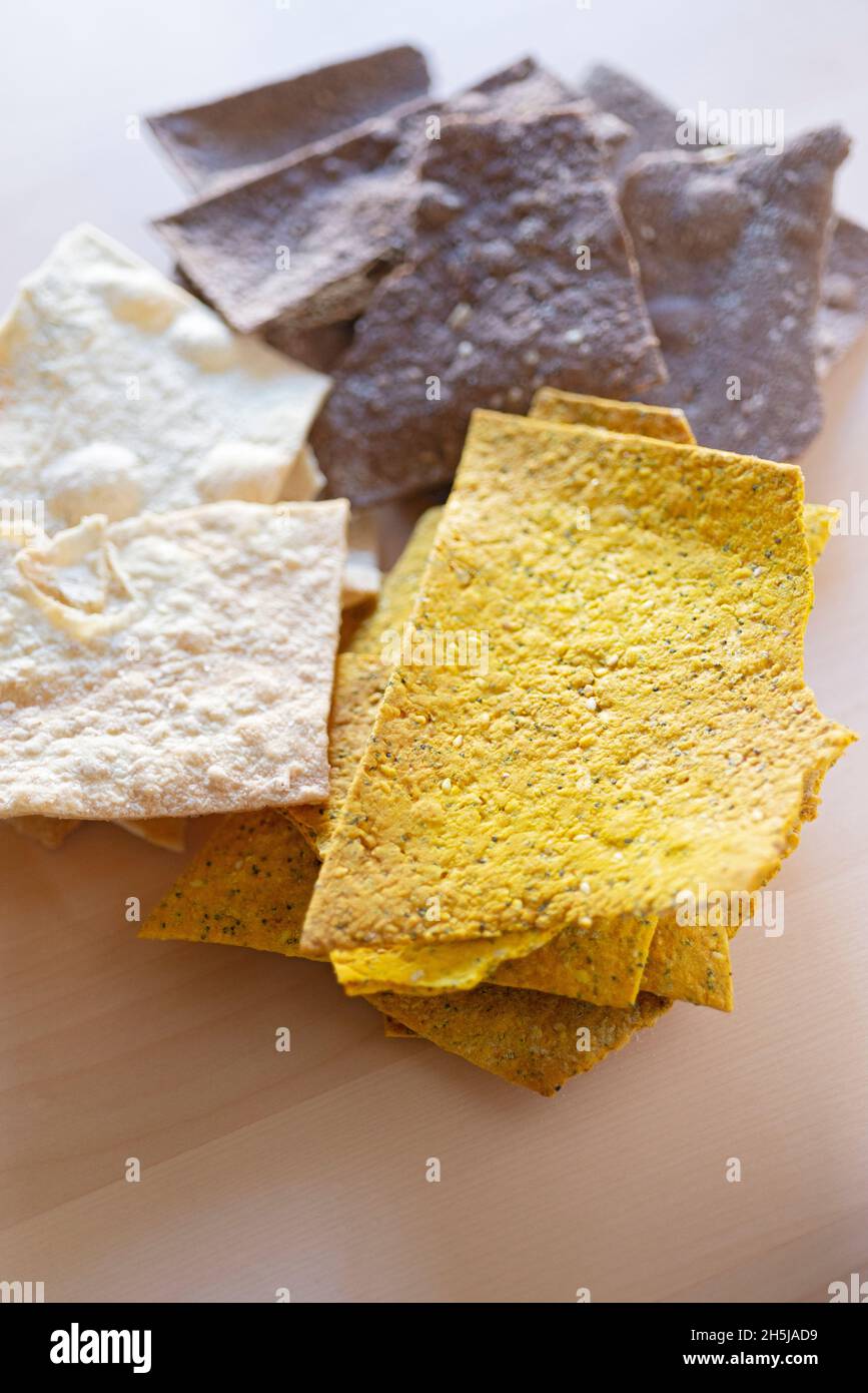 Crypbread di grano, tipi differenti di cracker di cereali Foto Stock