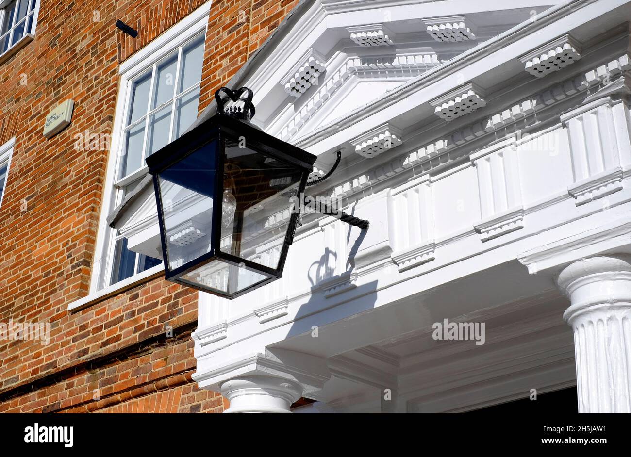lanterna di stile tradizionale sulla proprietà residenziale georgiana, norfolk, inghilterra Foto Stock