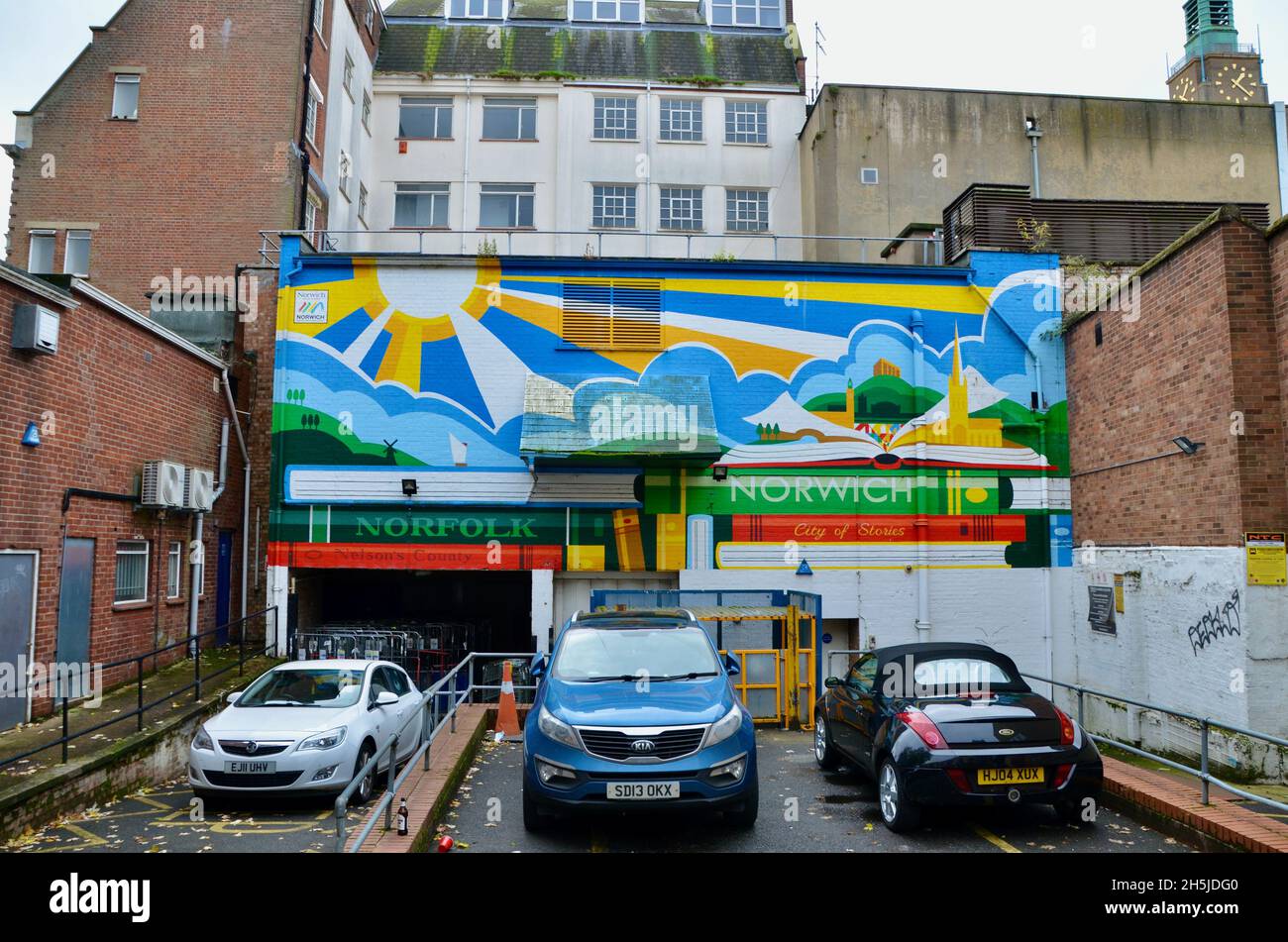 Colorato murale norwich norfolk nel centro della città inghilterra Regno Unito Foto Stock