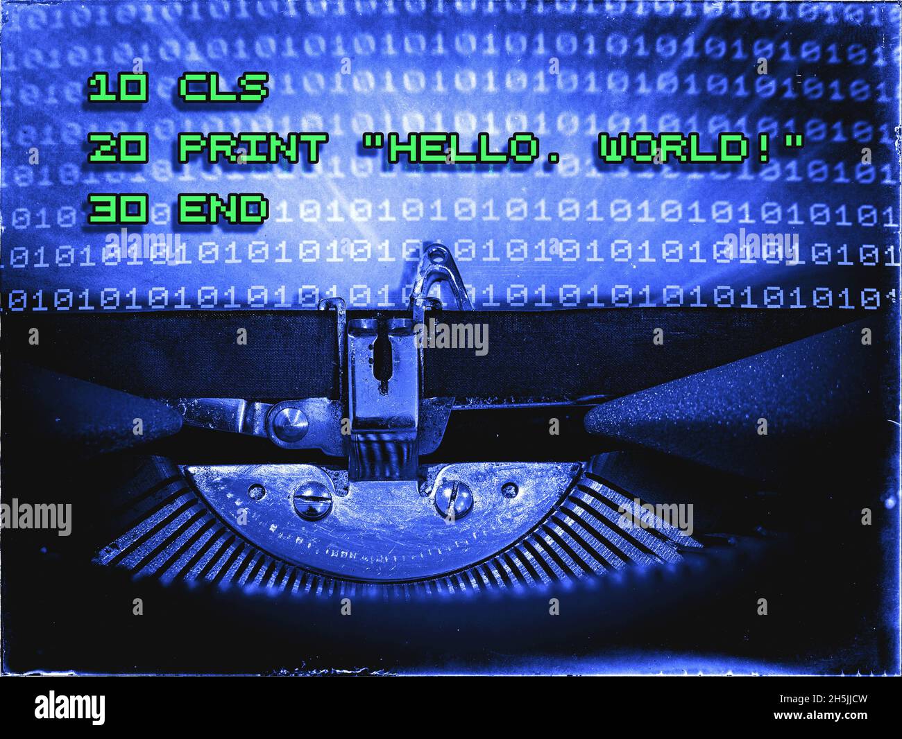 Il mio primo programma di computer visualizzato su una macchina da scrivere in un font a 8 bit Foto Stock