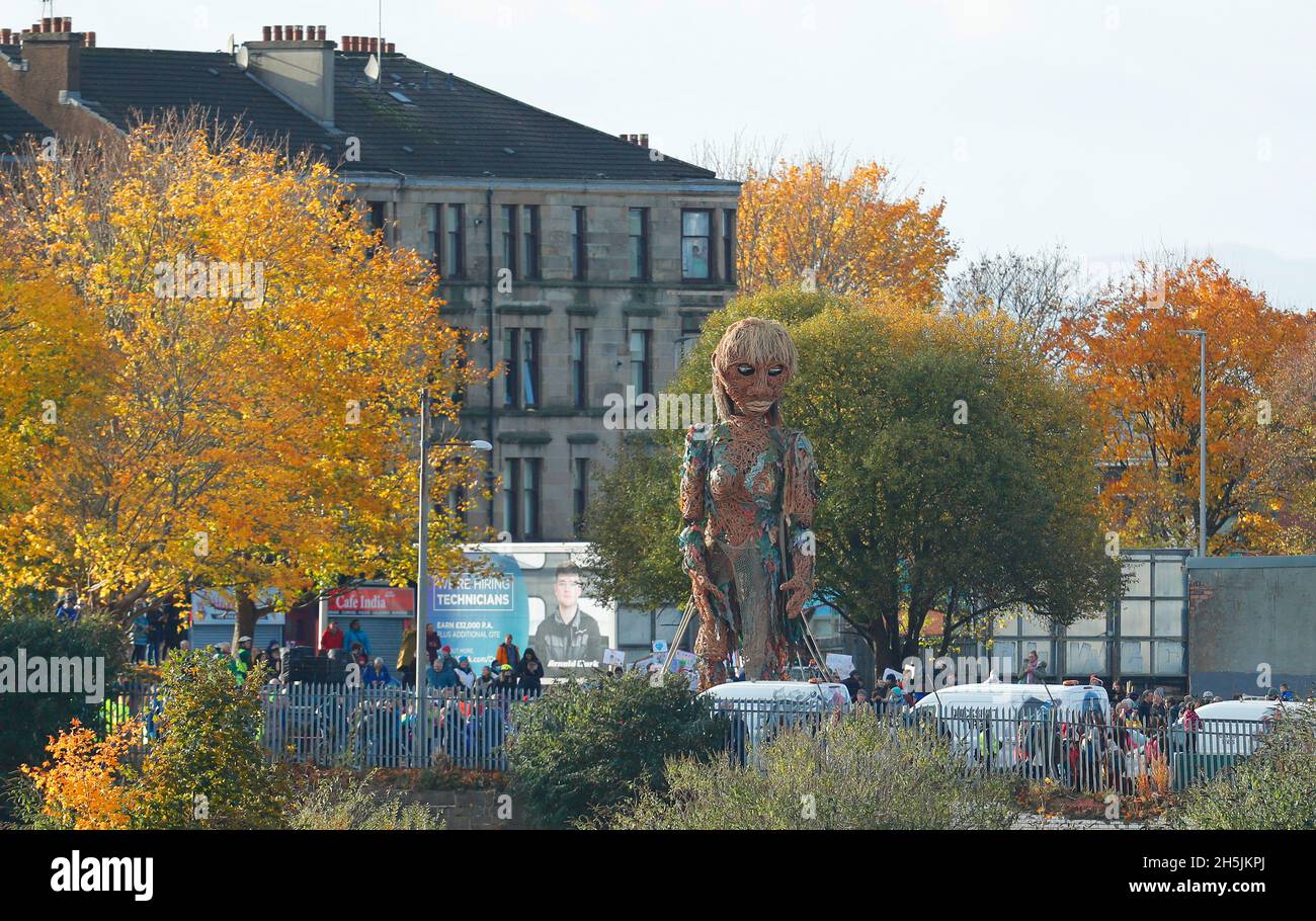 LA TEMPESTA DI MARIONETTE GIGANTE PORTA PER LE STRADE DI GLASGOW, 2021 Foto Stock