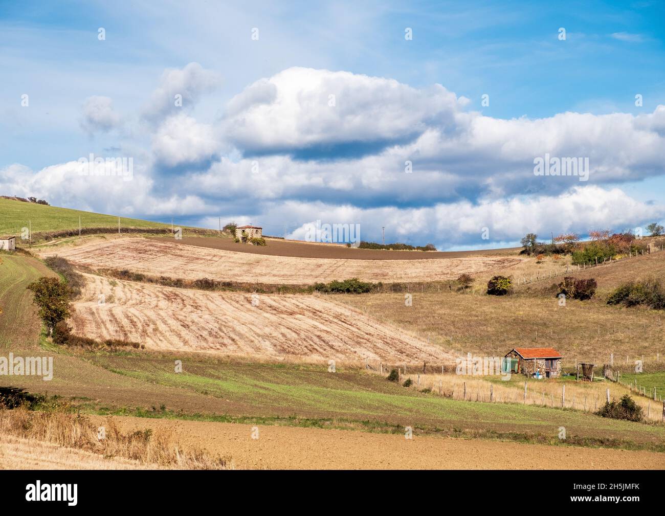 Paesaggio del dipartimento della Haute-Loire di Francia tra Langeac e il villaggio di Chanteuges Foto Stock